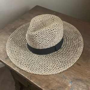 Wide brim Straw hat NWT